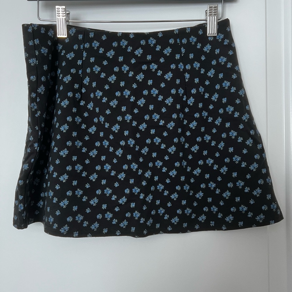 American Eagle Outfitters Black and Blue Floral Mini Skort